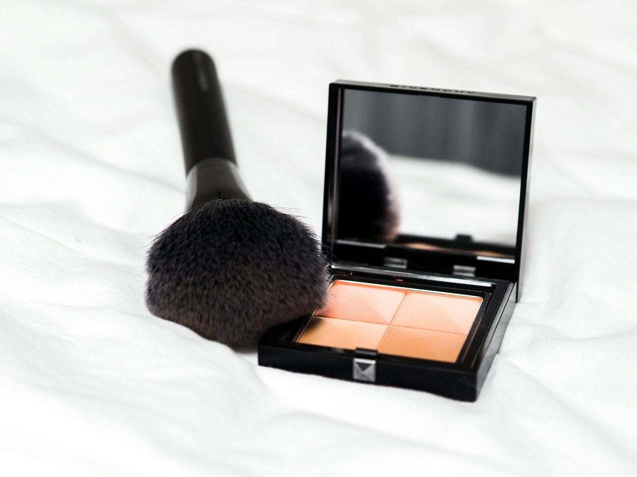 Чому косметику Hillary Cosmetics обирають для щоденного догляду